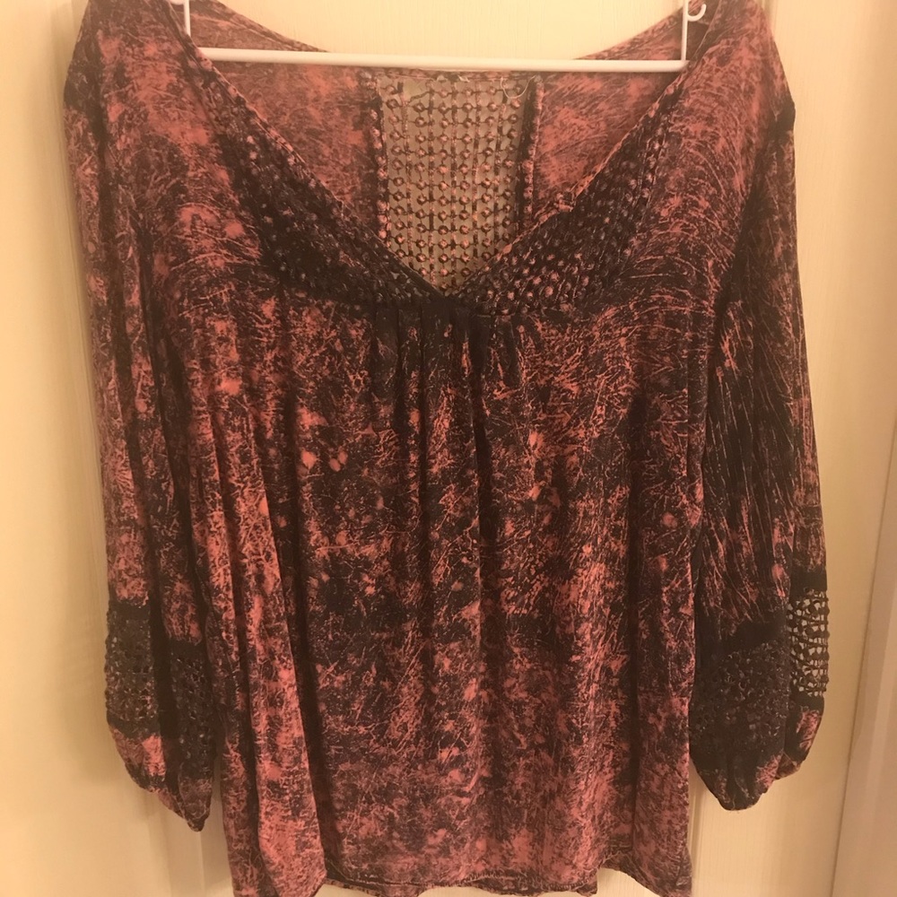 Cute top, boho style. Great statement shirt